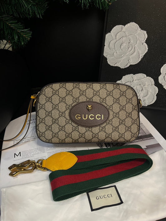 Gucci Tiger Head Beige GG Supreme Camera Crossbody Bag Medium