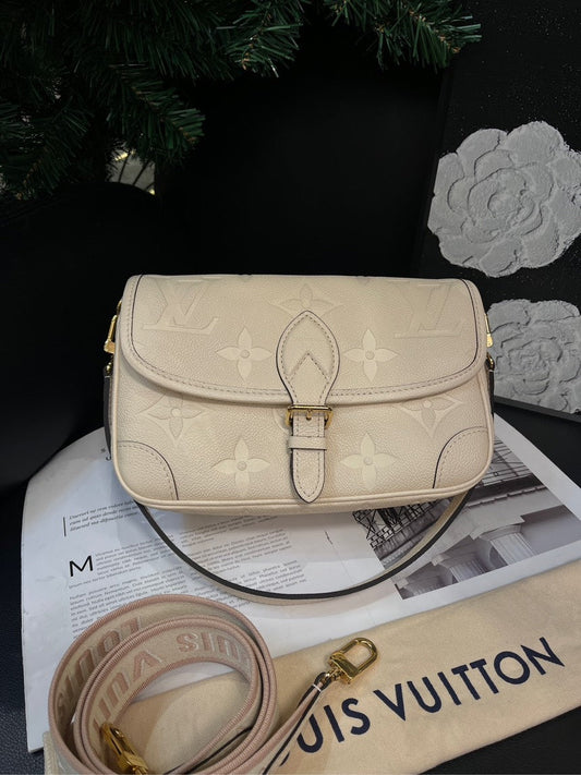 Louis Vuitton Chip Beige Leather Baguette Crossbody Bag